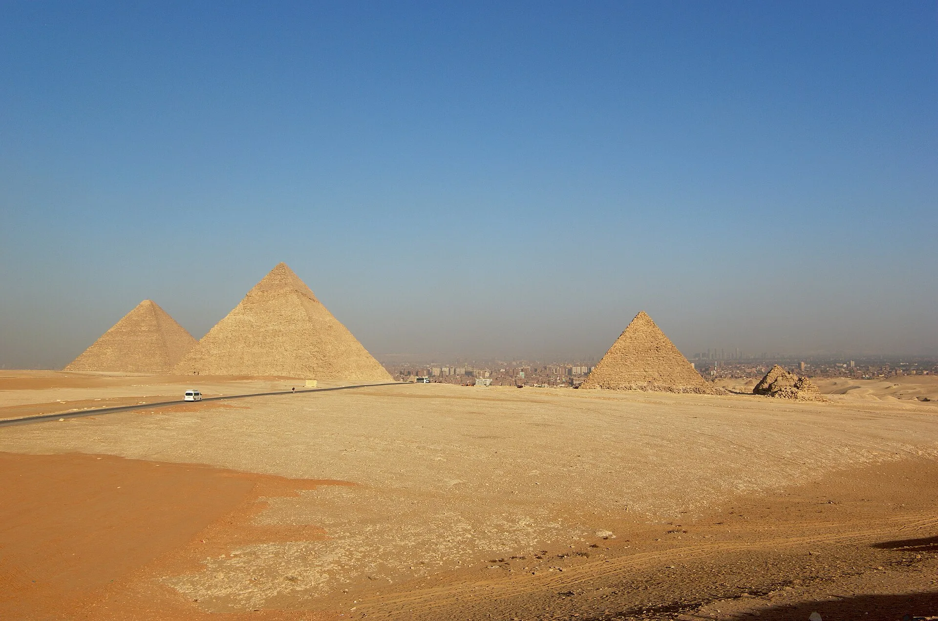 The pyramids of Khufu, Khafre and Menkaure on the Giza Plateau