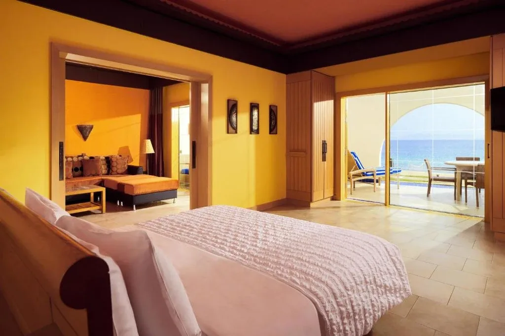 Guest room with a sea-view terrace