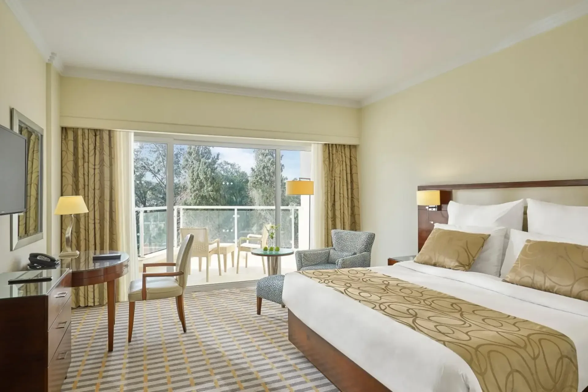 Deluxe king room with balcony at Steigenberger Pyramids Cairo